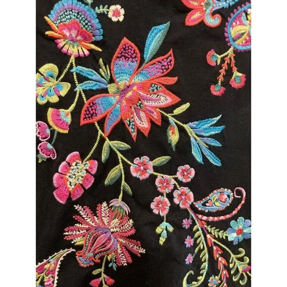 Johnny Was Black V-Neck Floral Embroidered T-Shirt Size Small New - Picture 3 of 5